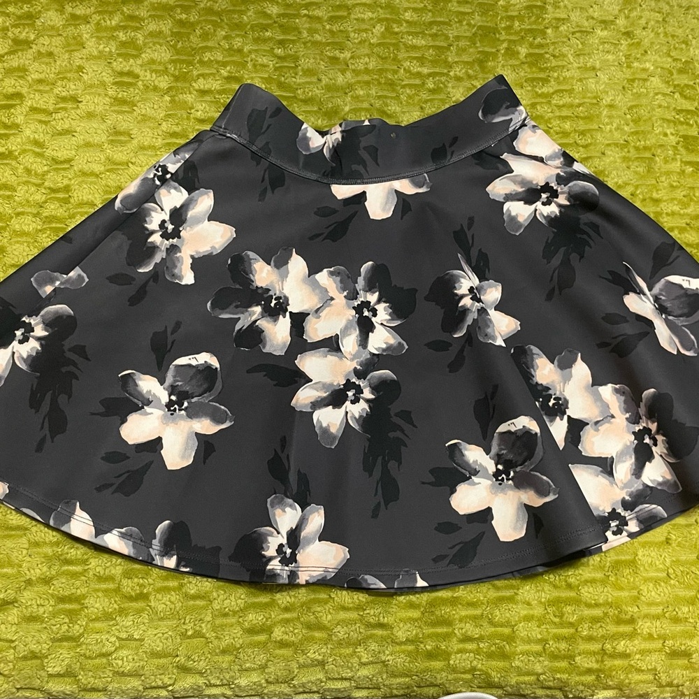 Hollister Black and Cream Floral Skater Skirt